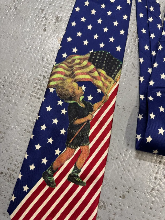 2000s Dolce & Gabbana Free America Kid Tie - Image 5
