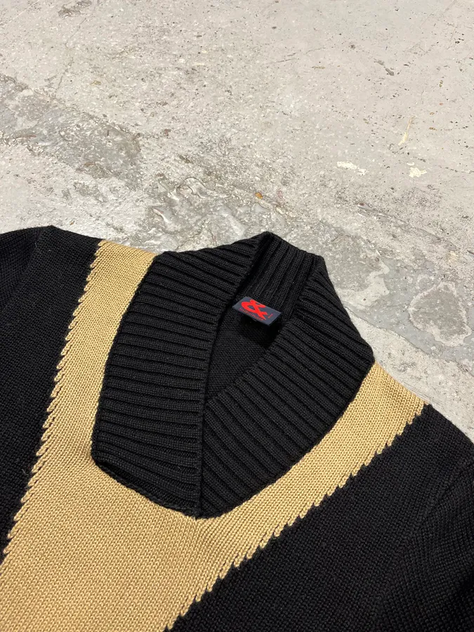 2000s Dolce & Gabbana Geometrical V Black Sweater - Image 5