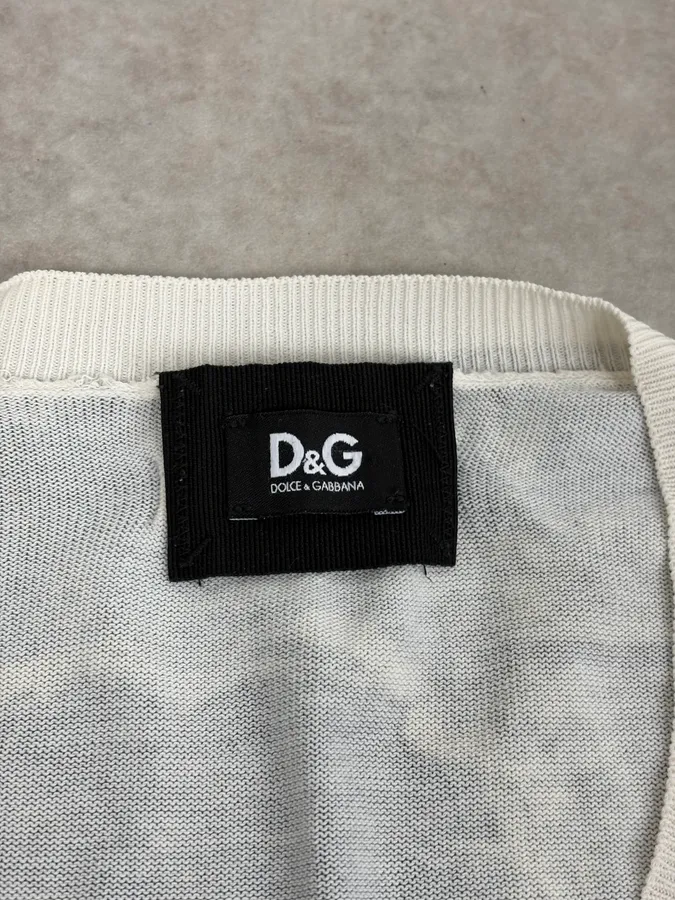 2000s Dolce & Gabbana Grey Abstract Trompe L’œil V-Neck Sweater - Image 10