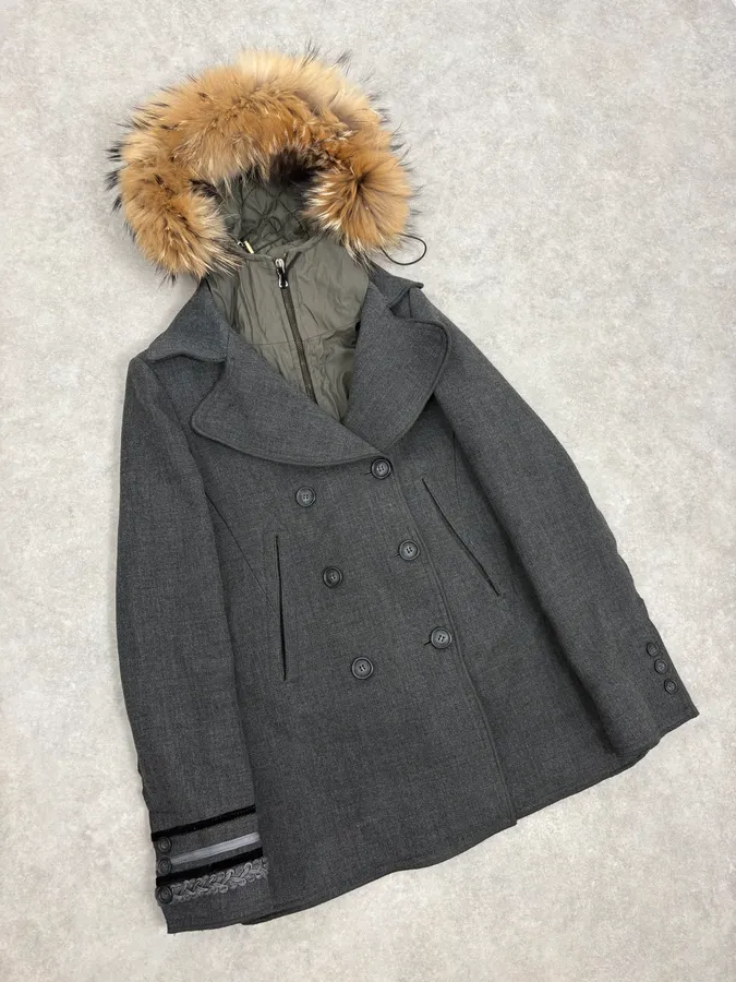 2000s Dolce & Gabbana Grey Detachable Fur Hooded Coat - Image 5