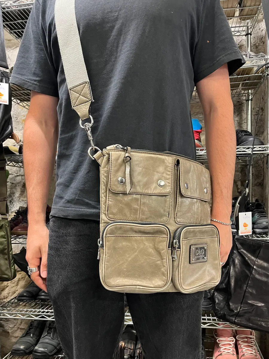 2000s Dolce & Gabbana Grey Leather Cargo Shoulder Bag - Image 4