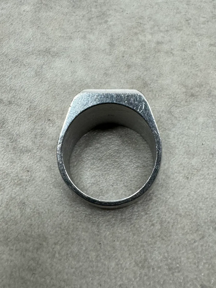 2000s Dolce & Gabbana Grey Marble Effect Steel Signet Ring - Image 6
