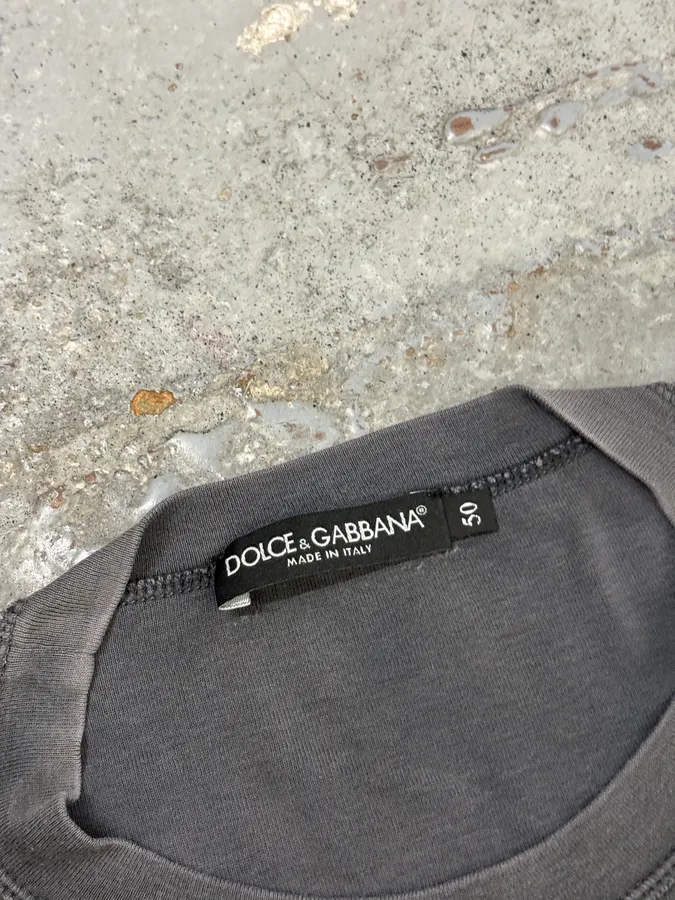 2000s Dolce & Gabbana Grey Sicilia Crest Graphic T-Shirt - Image 9