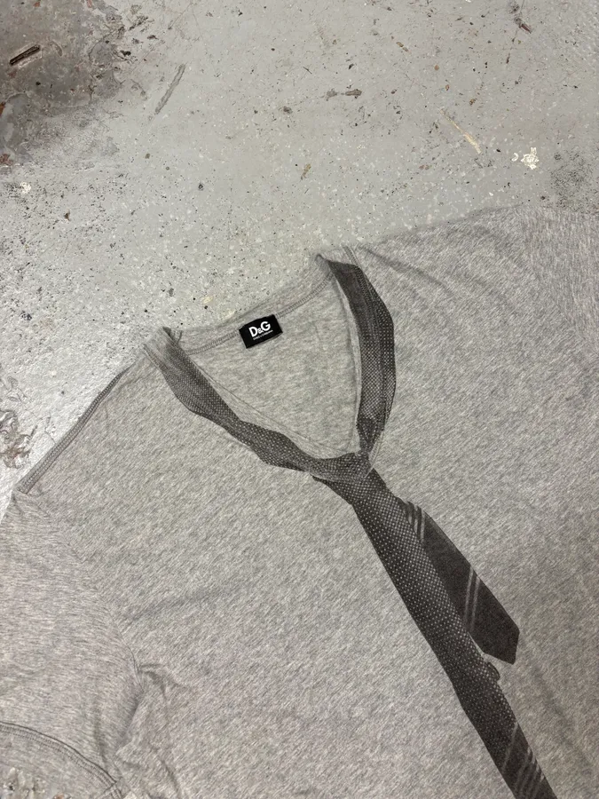 2000s Dolce & Gabbana Grey V Neck Trompe L’oeil Tie T-Shirt - Image 6