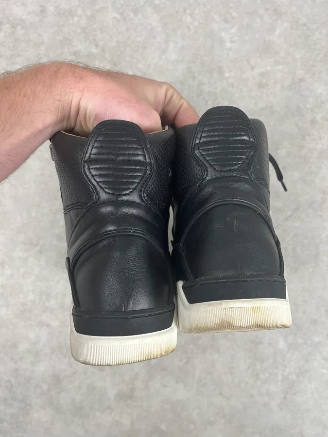 2000s Dolce & Gabbana High Leather Zip Sneakers - Image 6