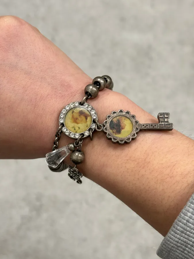2000s Dolce & Gabbana Key Chain Grey Bracelet - Image 3