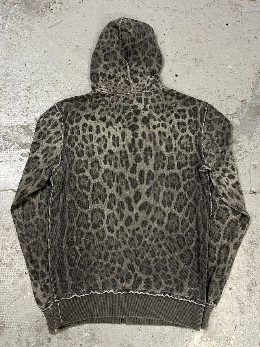 2000s Dolce & Gabbana Leopard Grey Sweatshiet - Image 2