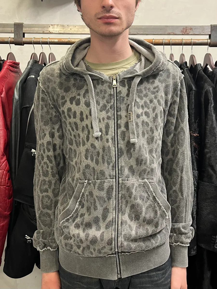 2000s Dolce & Gabbana Leopard Grey Sweatshiet - Image 3