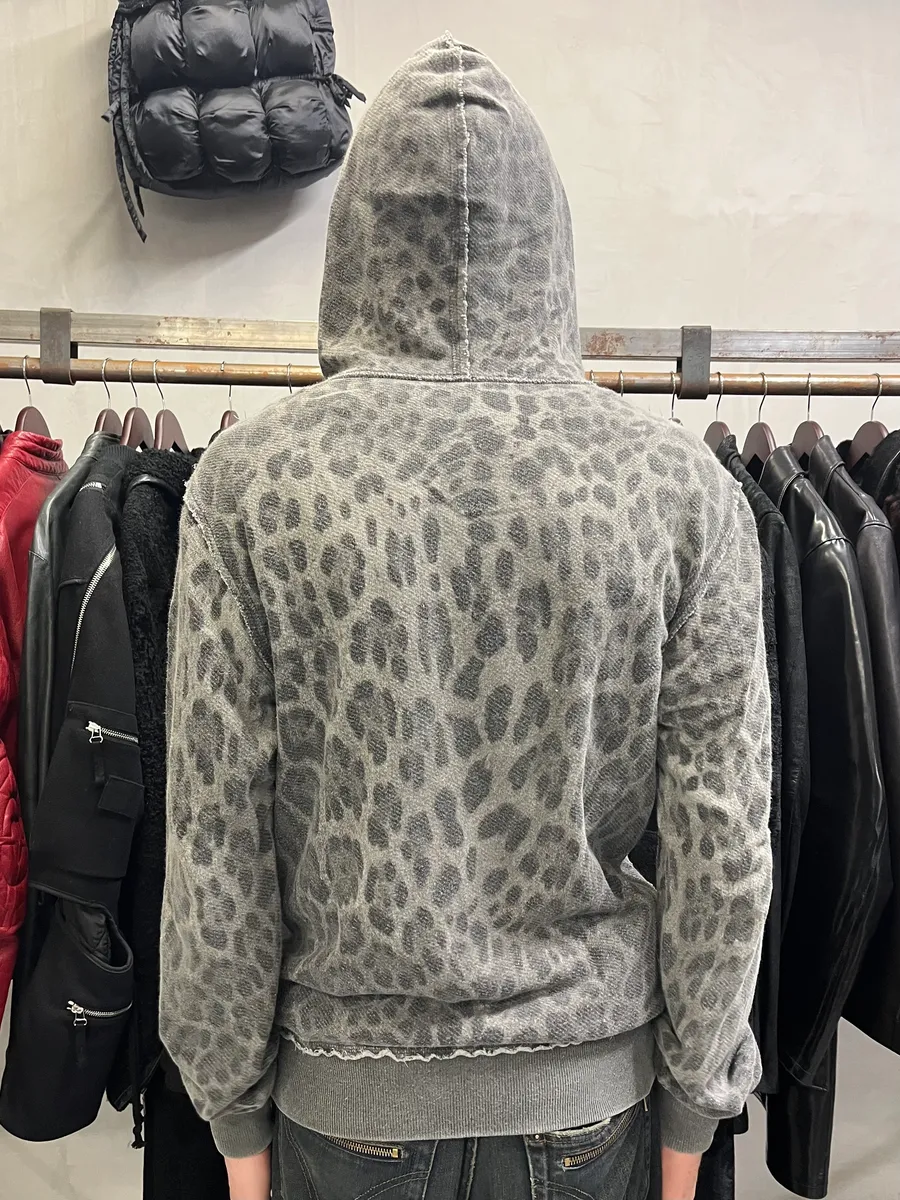 2000s Dolce & Gabbana Leopard Grey Sweatshiet - Image 4