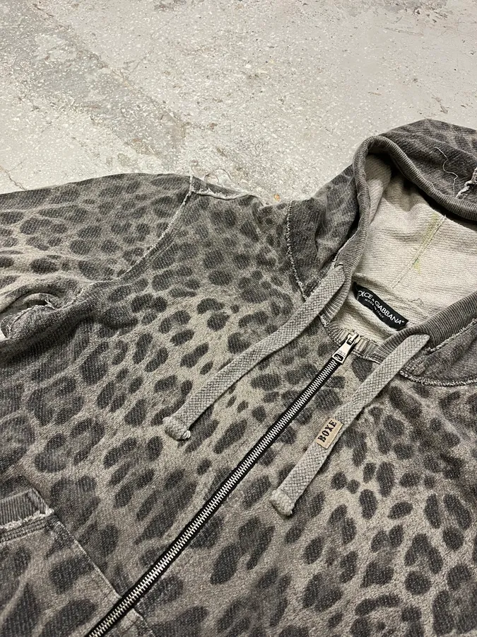 2000s Dolce & Gabbana Leopard Grey Sweatshiet - Image 7