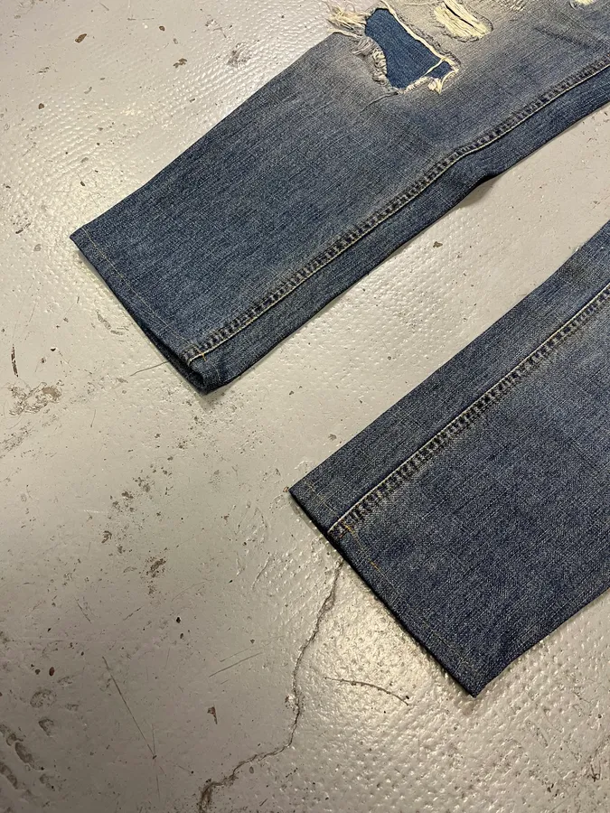 2000s Dolce & Gabbana Light Blue Denim Distressed Jeans - Image 7