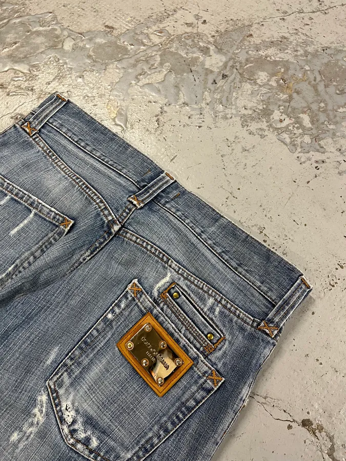 2000s Dolce & Gabbana Light Blue Denim Distressed Jeans - Image 9