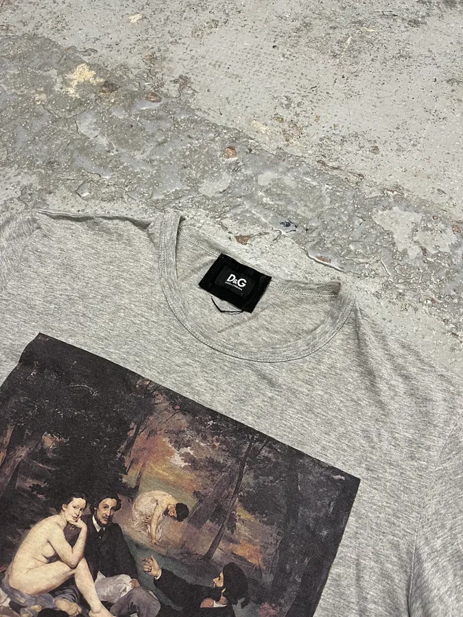 2000s Dolce & Gabbana Monet « Dejeuner » Grey T-Shirt - Image 4