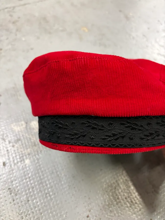 2000s Dolce & Gabbana Red Corduroy Rope Trim Hat - Image 7