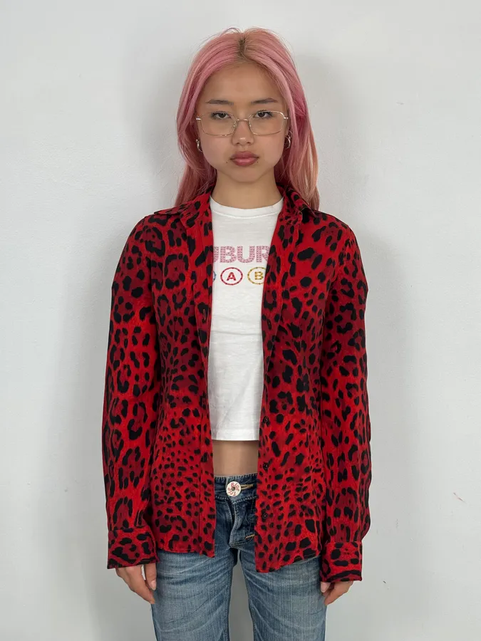 2000s Dolce & Gabbana Red Silk Leopard Print Shirt - Image 2