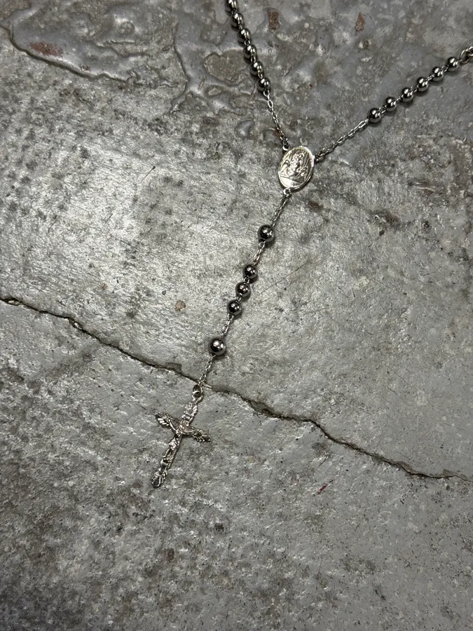 2000s Dolce & Gabbana Rosary Cross Silver Necklace - Image 5