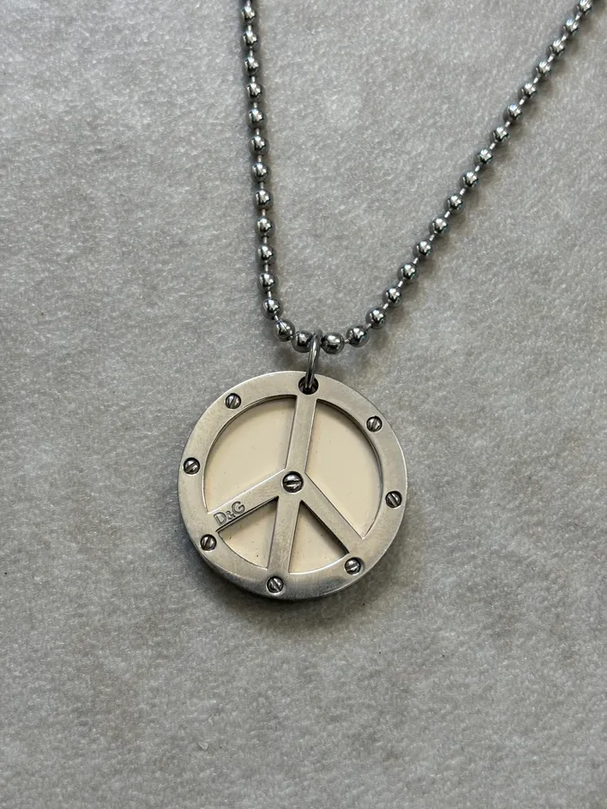 2000s Dolce & Gabbana Silver Metal Peace Sign Necklace - Image 5