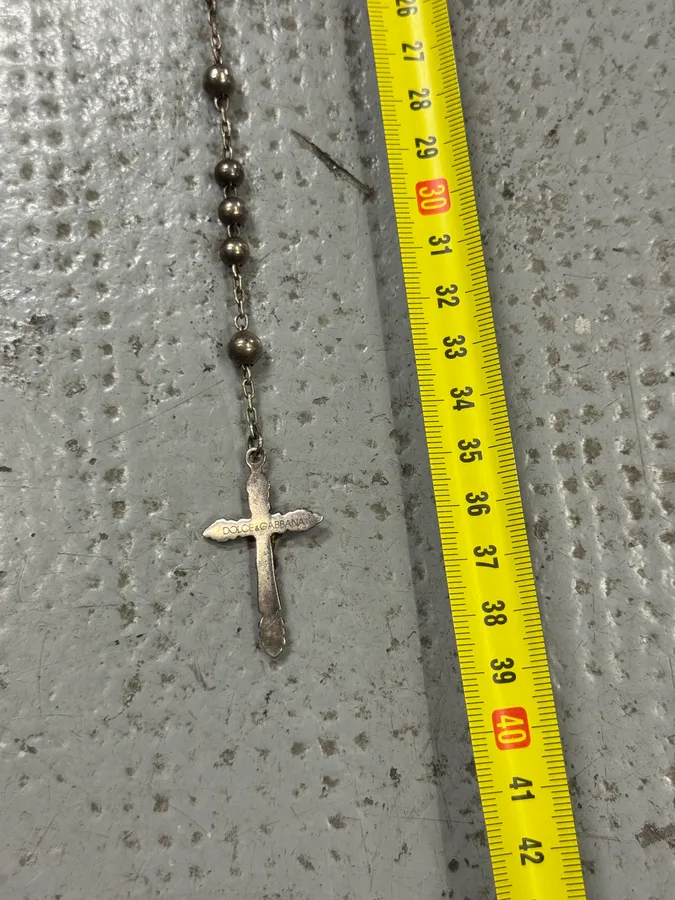 2000s Dolce & Gabbana Used Metal Rosary Cross Necklace - Image 8