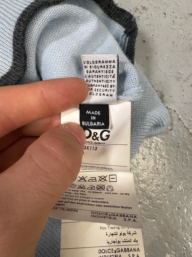 2000s Dolce & Gabbana V Neck Two Tone Sweater - Image 11
