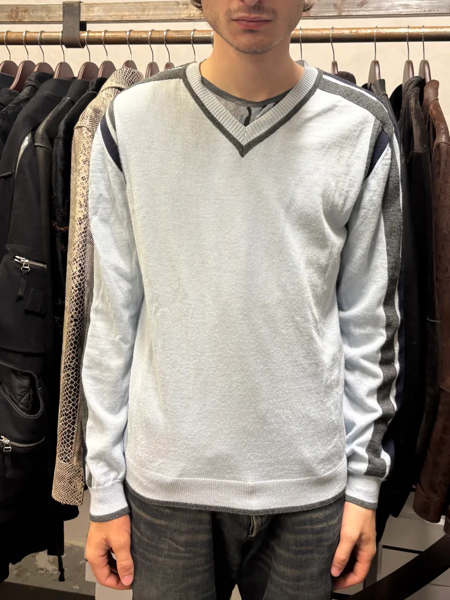2000s Dolce & Gabbana V Neck Two Tone Sweater - Image 2