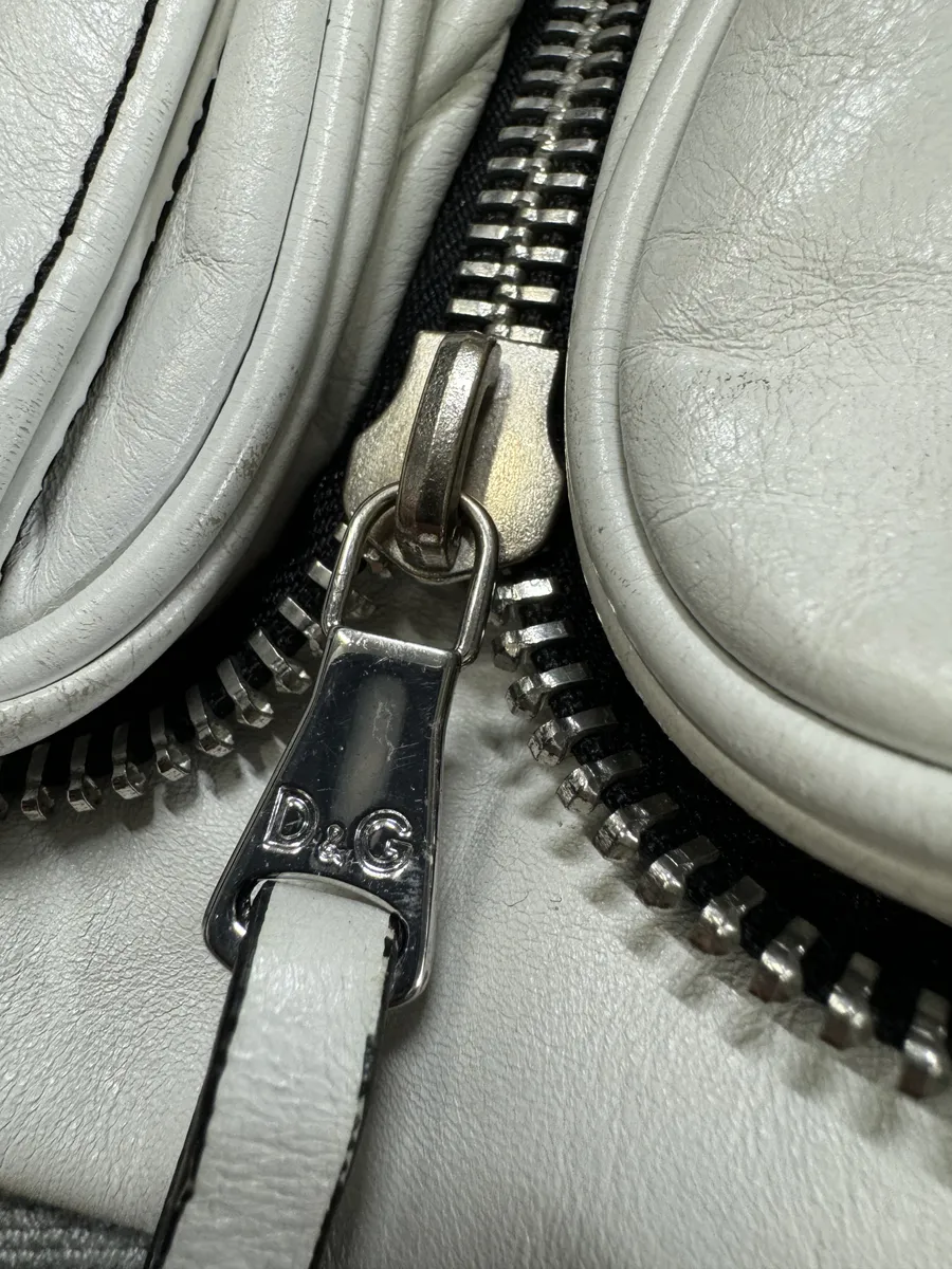 2000s Dolce & Gabbana White Leather Shoulder Bag - Image 12