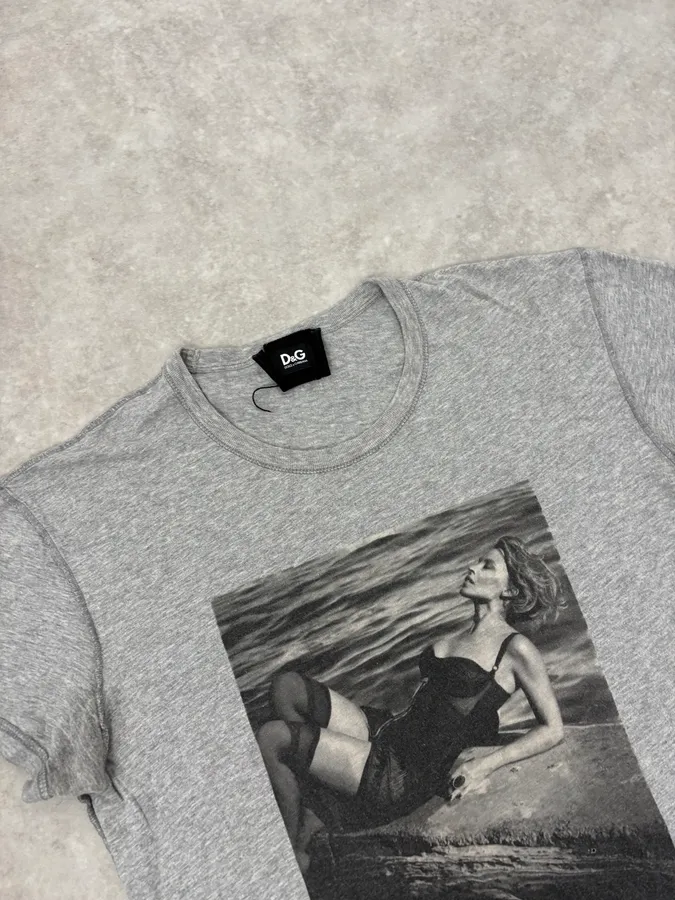 2000s Dolce & Gabbana Woman Sunbathing Grey T-Shirt - Image 5