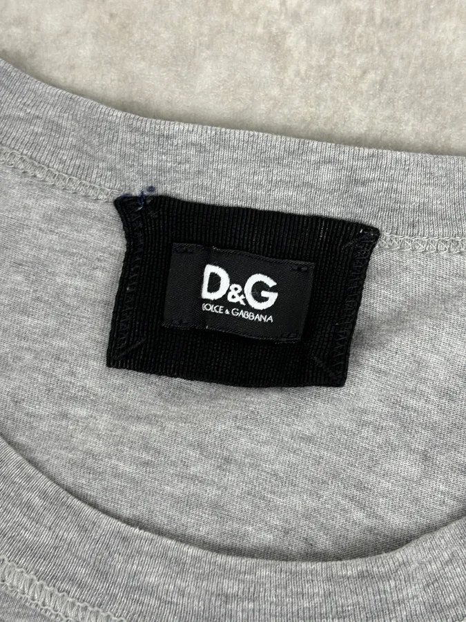 2000s Dolce & Gabbana Women Photography Grey T-Shirt - Image 9