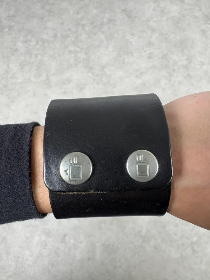 2000s Dsquared2 Black Leather Armband Bracelet - Image 4