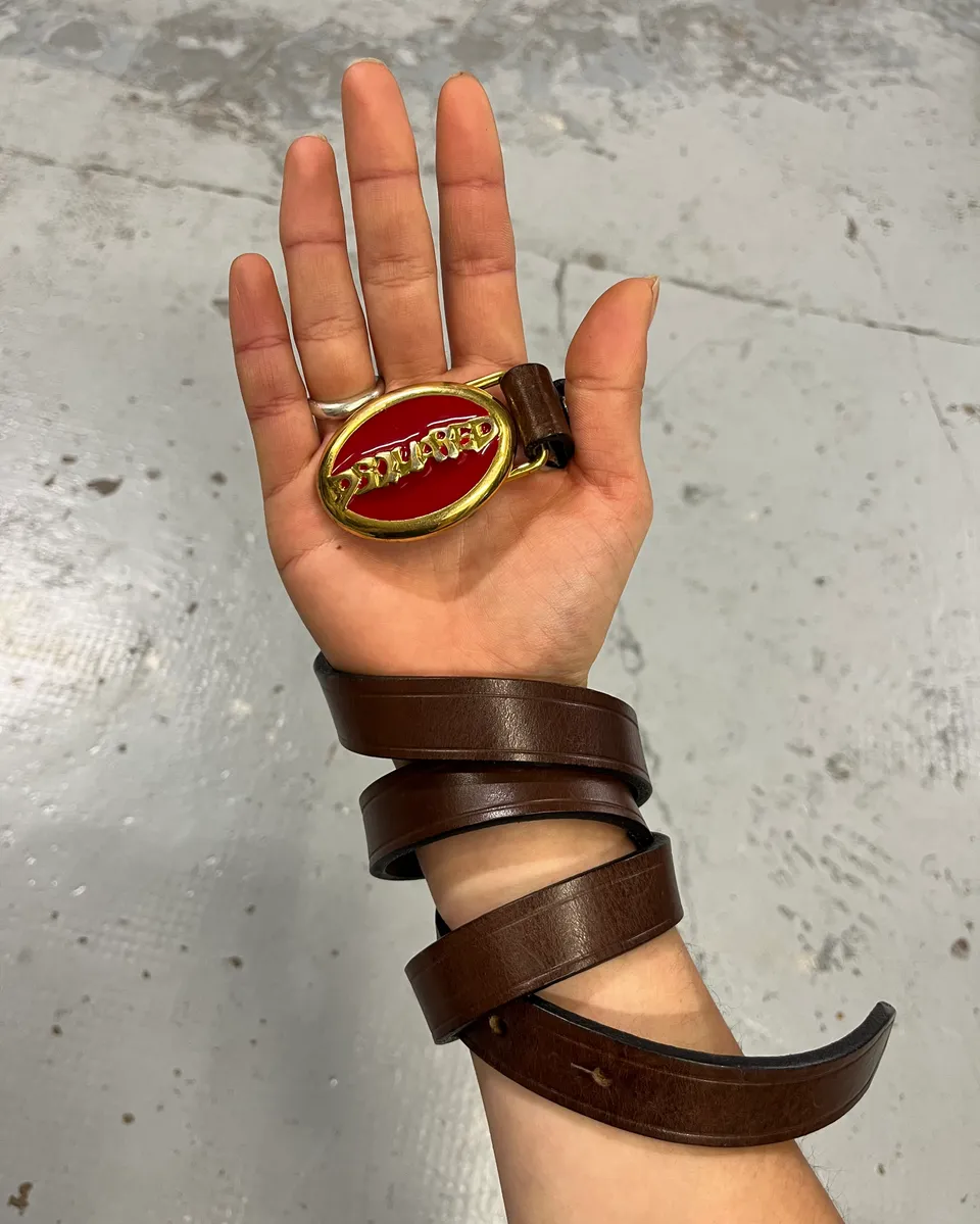 2000s Dsquared2 Brown Leather Red Oval Logo Buckle Belt - Image 2