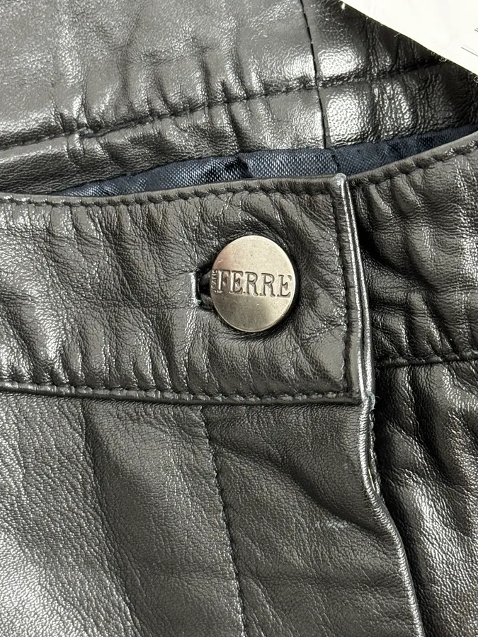 2000s Gianfranco Ferré Black Leather Pants - Image 9