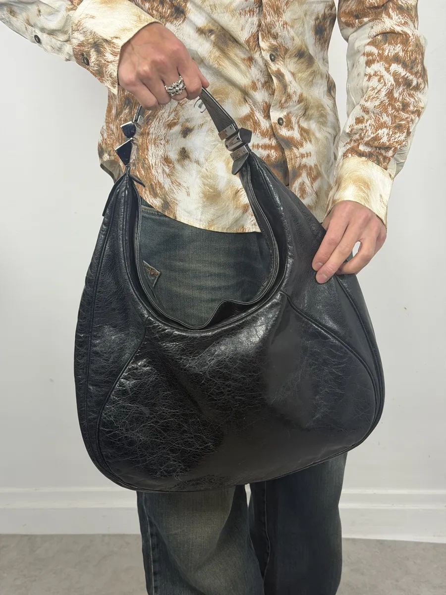2000s Gianfranco Ferré Black Premium Curved Leather Bag - Image 3