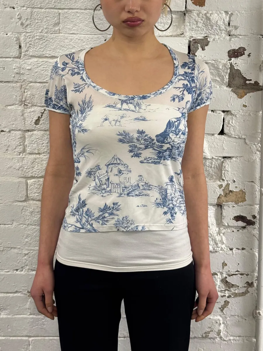 2000s Gianfranco Ferré White & Blue Medieval Painting T-Shirt - Image 2