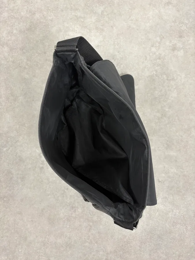 2000s Giorgio Armani Black Minimalist Leather Shoulder Bag - Image 8