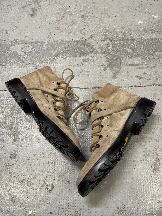 2000s Gucci Beige Suede Hiking Boots - Image 3