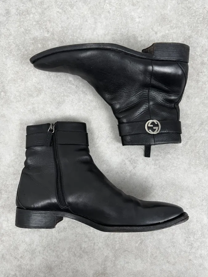 2000s Gucci Black Leather Minimalist Boots - Image 3