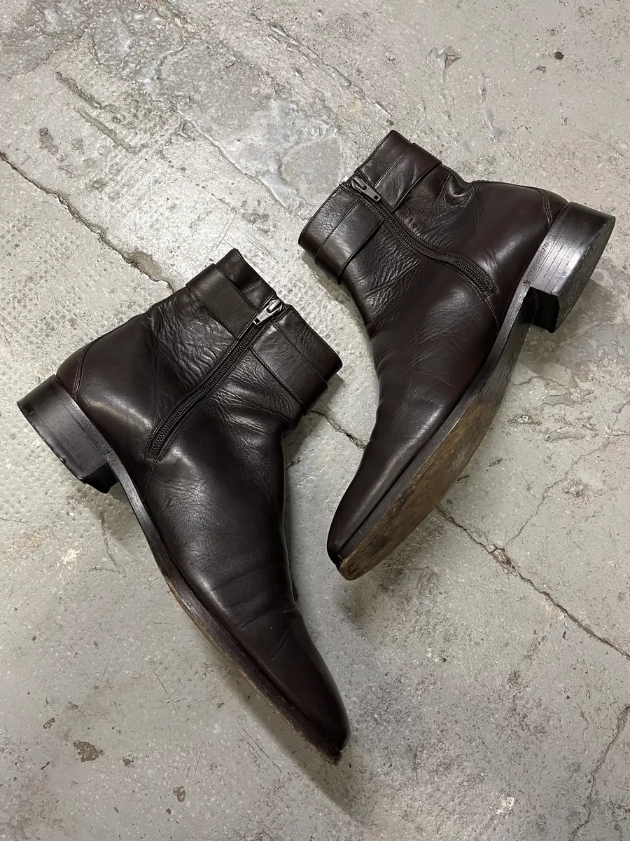2000s Gucci Black Leather Minimalist Boots - Image 4