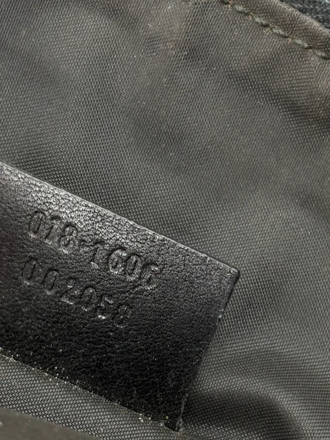 2000s Gucci Black Leather Multi-Pocket Crossbody Bag by Tom Ford - Image 13