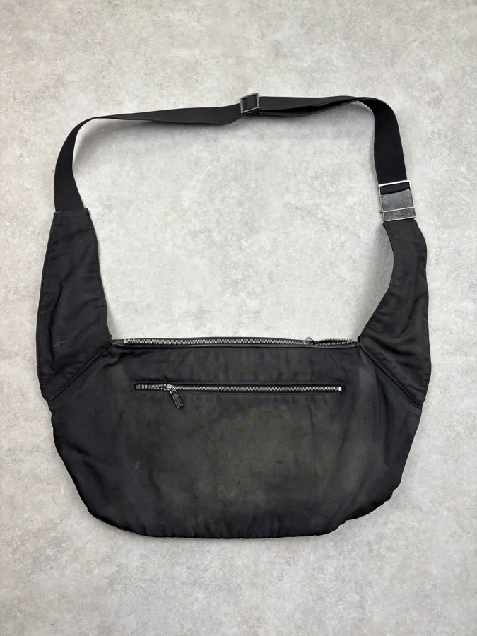 2000s Gucci Black Leather Multi-Pocket Crossbody Bag by Tom Ford - Image 6