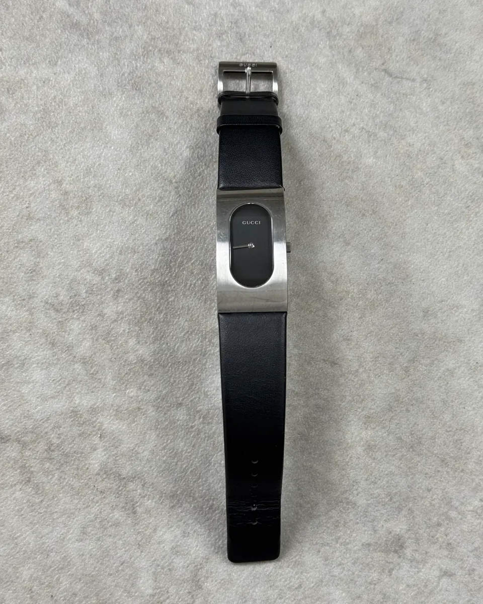 2000s Gucci Black Leather Stainless Steel Watch - Image 6