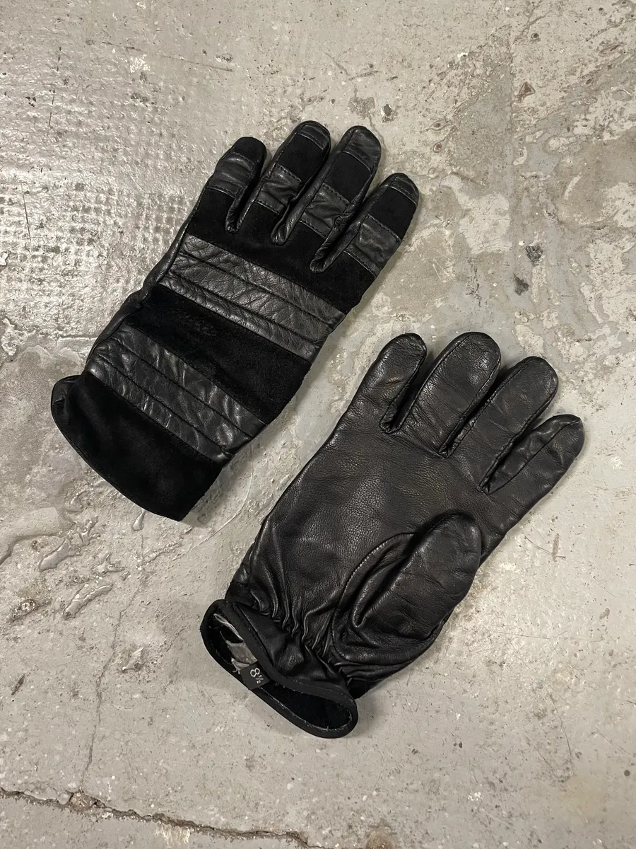 2000s Gucci Black Suede Leather Gloves - Image 3