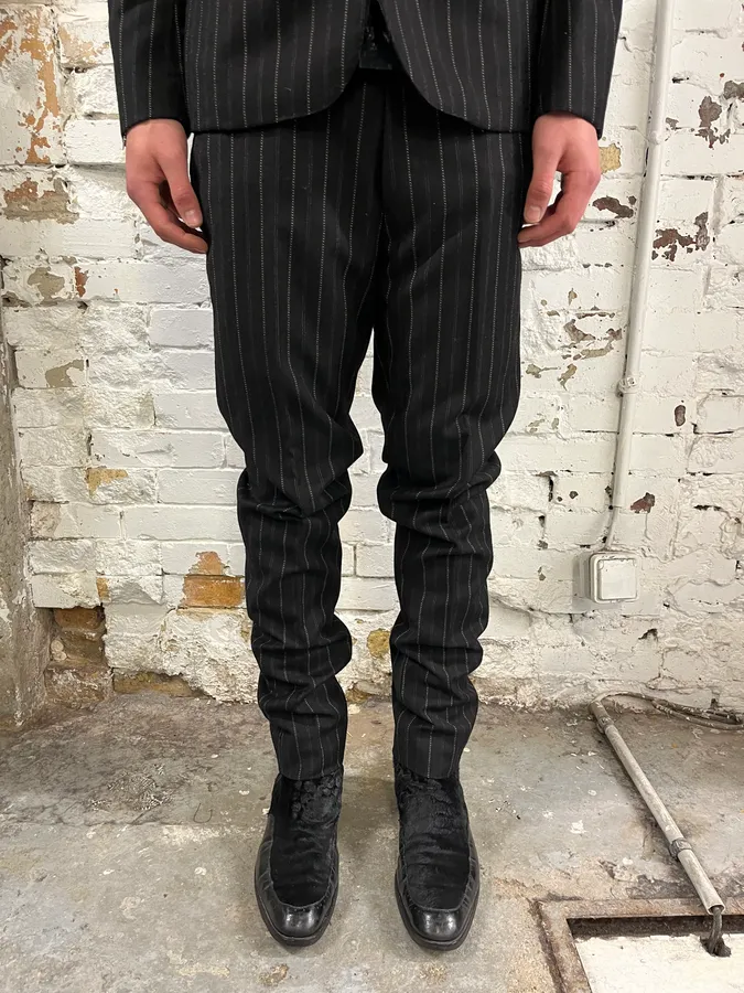 2000s Gucci Black Wool Pinstriped Suit by Tom Ford - Image 17