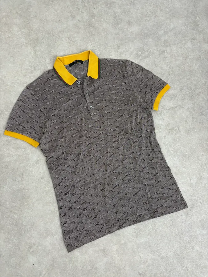 2000s Gucci Grey Monogram Contrast Yellow Collar Polo - Image 4