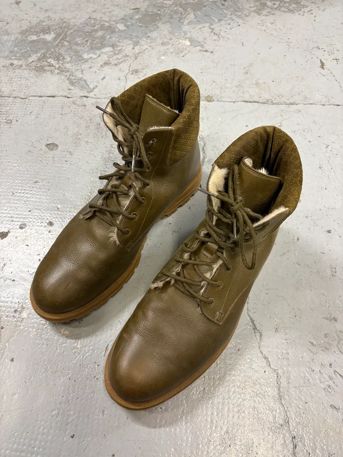 2000s Gucci Khaki Classy Leather Boots - Image 3