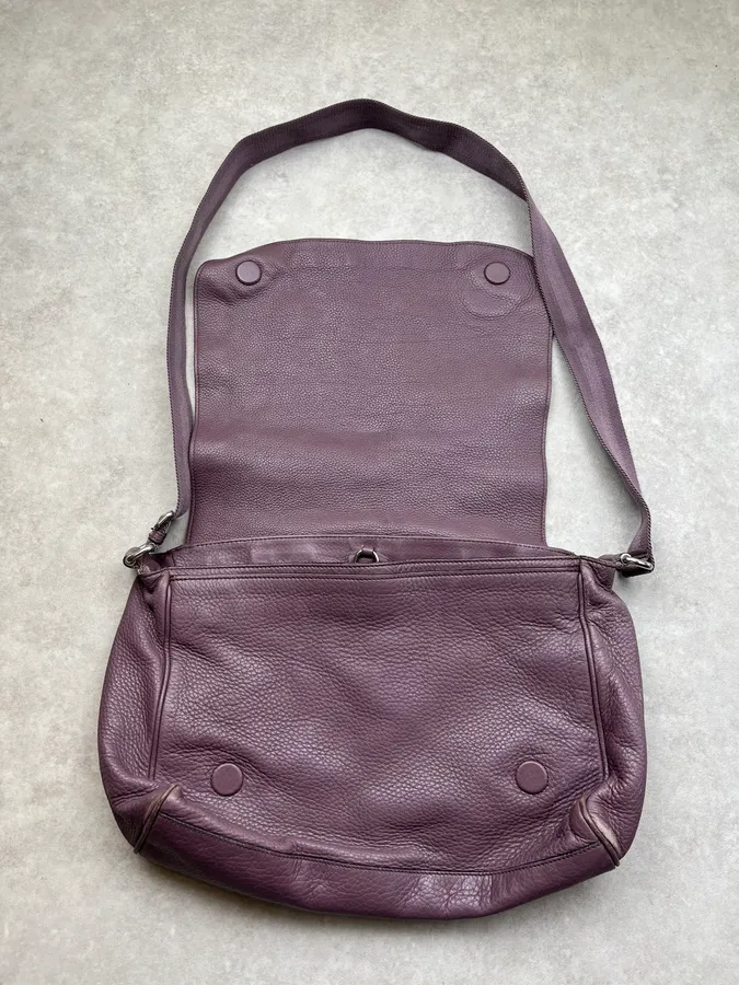 2000s Gucci Mauve Leather Messenger  Bag by Frida Giannini - Image 5