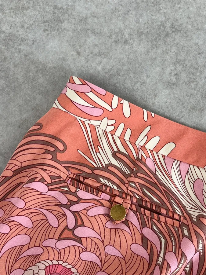 2000s Gucci Pink Flower Spiral Tailored Pants - Image 12