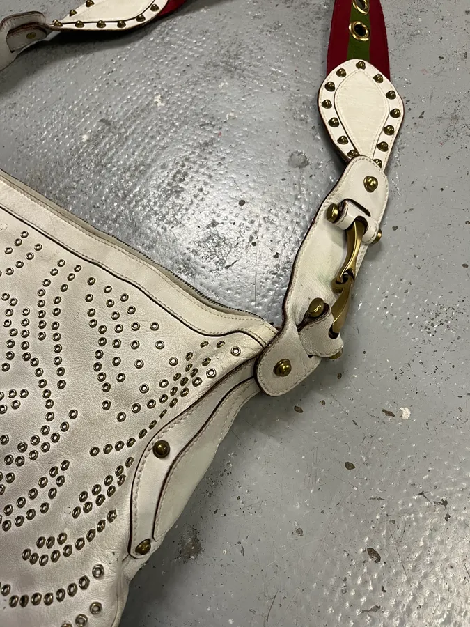 2000s Gucci Studded Pelham White Leather Shoulder Bag by Frida Giannini - Image 4
