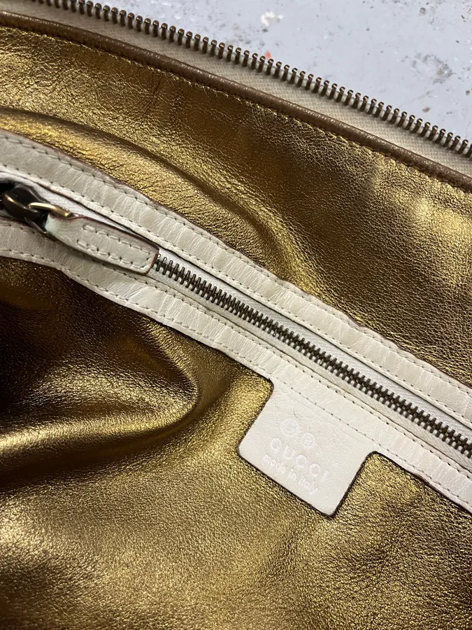 2000s Gucci Studded Pelham White Leather Shoulder Bag by Frida Giannini - Image 7