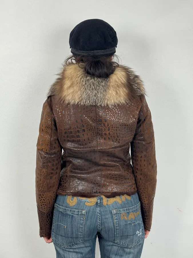 2000s Iceberg Fur Collar Crocodile Embossed Brown Leather Buttoned Jacket - Image 3
