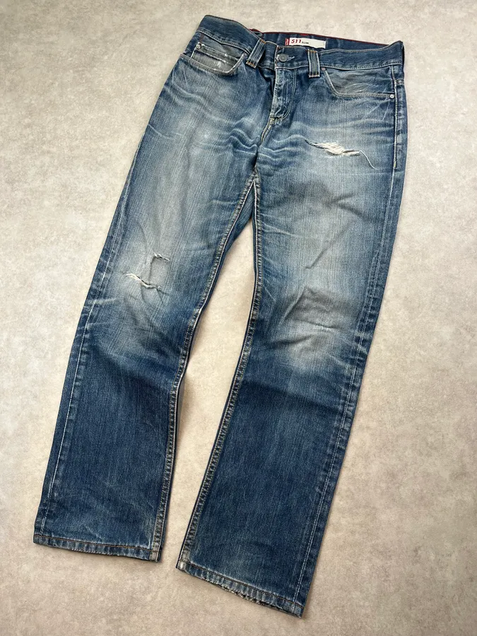 2000s Levi’s Blue Faded Denim Jeans - Image 5