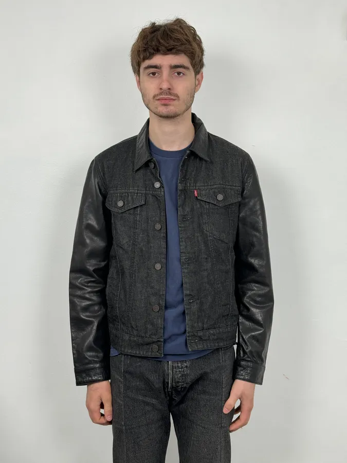 2000s Levi’s Hybrid Black Denim & Leather Sleeves Jacket - Image 2